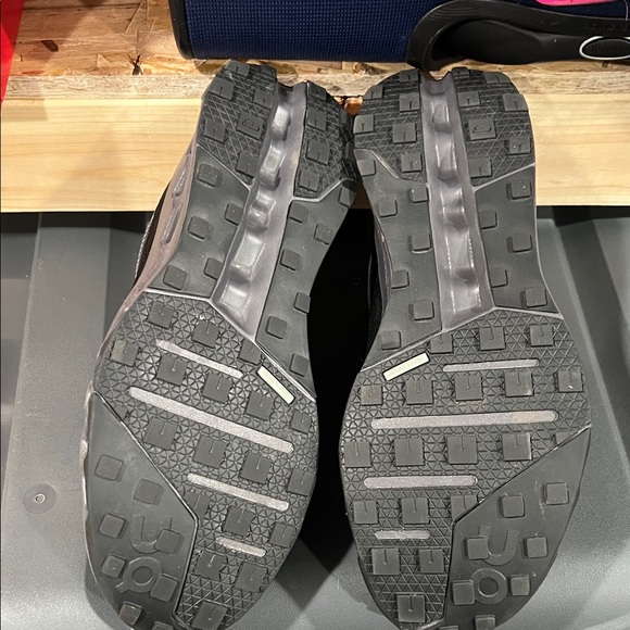 Oncloud Running Men's Black and Dark Gray waterproof Sneakers - Picture 6 of 6